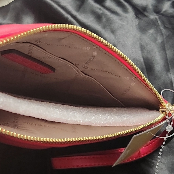 Michael Kors Pink XL Clutch / Wristlet NWT MSRP $178 - Picture 5 of 6